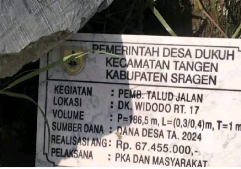 DIDUGA PENGERJAAN AWAL TIDAK SESUAI SPESIFIKASI PROYEK TALUD DESA DUKUH TANGEN AMBROL