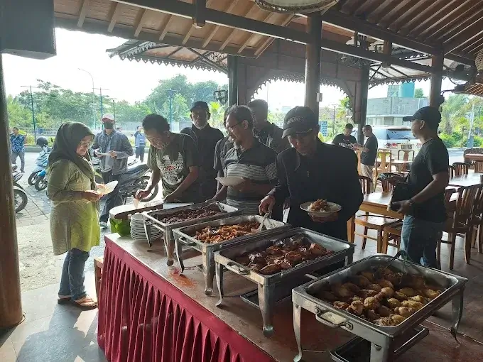 kuliner prasmanan solo